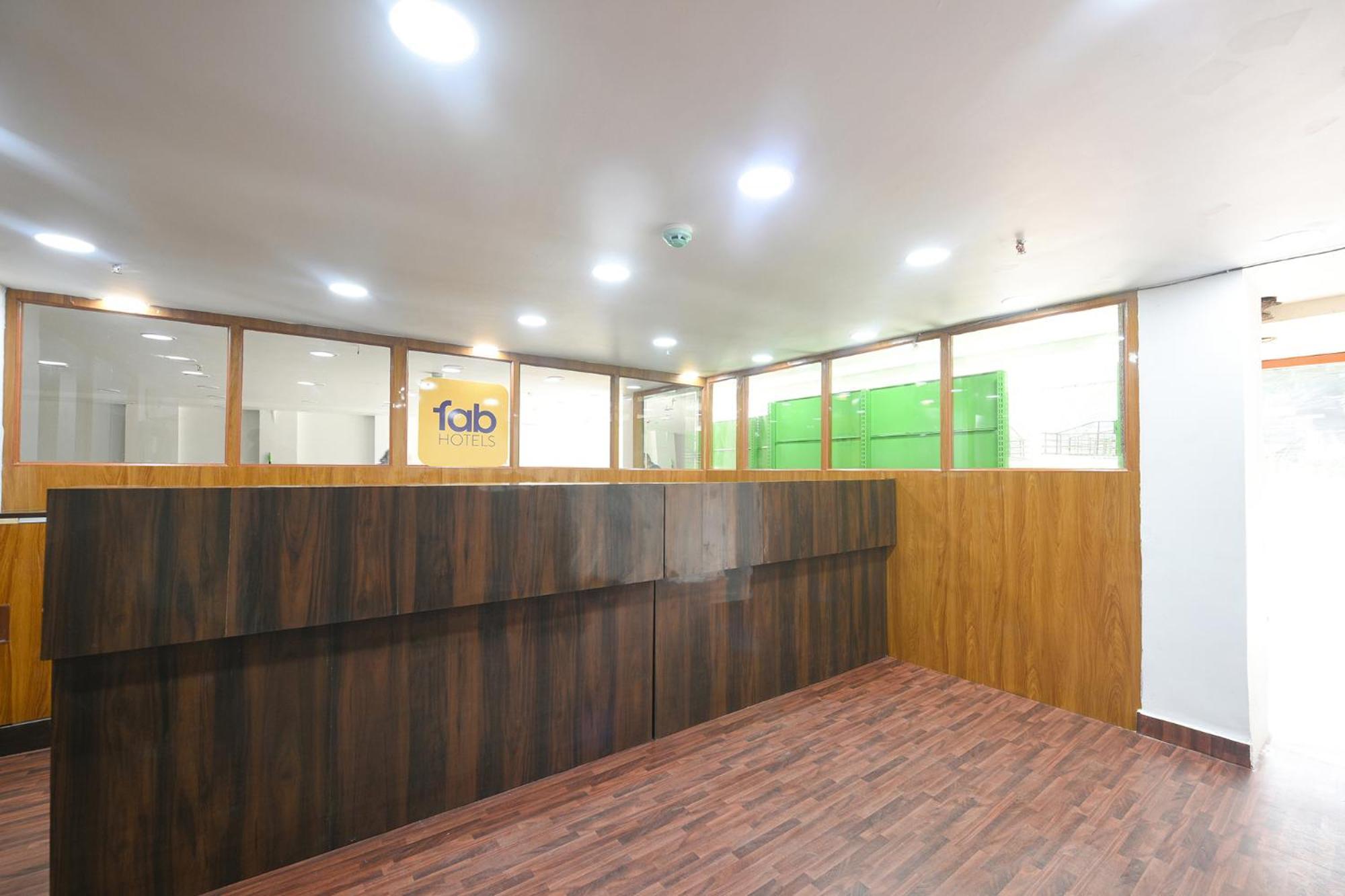 Fabhotel Mona Continental - Nr Laxmi Nagar It Hub New Delhi Exterior photo